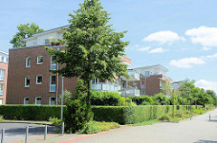 Moderne mehrstöckige Wohnhäuser beim Casino Park in Wentorf.