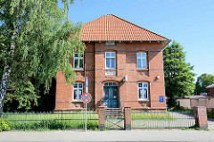 Ehem. St. Annen Hospital im Glusinger Weg, Lauenburg / Elbe; zweigeschossiger Backsteinbau, erbaut 1904.