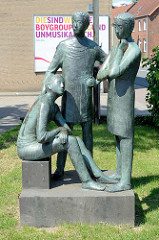 Skulptur Die Wartenden, drei junge Männer - Bildhauer Karlheinz Goedtke, 1967.