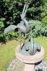 Bronzeskulptur, Störche / Klapperstörche in Mölln; Karlheinz Goedtke - 1988.