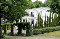 Historische Villa Bode am Mühlenteich in Glinde, erbaut 1887 - jetzt Restaurant.