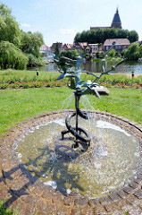 Bronzeskulptur Vogelschwarm in Mölln; Karlheinz Goedtke - 1971.
