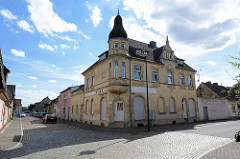 Jugendstilvilla mit Eckturm, alte Aufschrift Kiosk - Weber Straße in Aken Elbe.