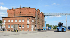 Hafen von Aken / Elbe - Speichergebäude, Backsteinarchitektur.