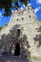 St. Nikolaikirche in Aken / Elbe - ursprünglich als Kapelle 1265 erwähnt, ab 1270 Stiftskirche - durch Hochwasser 1316 zerstört - 1335 mit Doppelturmanlage neu errichtet.