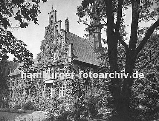 historisches Foto vom Bergedorfer Schloss ca. 1938 - Die Ursprünge vom Wasserschloss in Bergedorf wurde um 1220 angelegt, der jetzige Bau ab dem 15. Jh. entwickelt und seitdem mehrfach verändert. Die Anlage steht seit 1926 unter Denkmalschutz. Ab