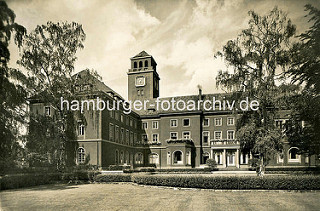 Historische Ansicht vom Bergedorfer Rathaus; das Rathaus von Bergedorf war ursprünglich eine 1899 errichtetes Wohnhaus, das nach seinem Bauherrn, einem Gummi-Kaufmann, die Messtorffsche Villa genannt wurde. Der Architekt des Gebäudes war Johann Gr