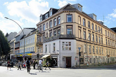 Strassenkreuzung Osterstraße / Methfesselstraße / Müggenkampstraße in Hamburg Eimsbüttel - Gründerzeitarchitektur, Geschäfte.