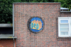 GEG Logo an der Fassade der ehem. Zündholzfabrik in Lauenburg, jetzt Jugendherberge / Hostel der DJH.