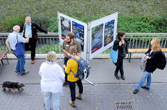 Fest am KanalTag - Schulprojekt / Bezirksamt / Anwohner informieren die ökologischen Maßnahmen am Seevekanal in Hamburg Harburg.