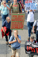 In Hamburg demonstrierten am 17.09.16 zwischen 30.000 und 65.000 Menschen  gegen die geplanten Freihandelsabkommen TTIP und CETA. Mehr als 30 Organisationen aus Norddeutschland hatten zu den Protesten aufgerufen. Bundesweit fanden zeitgleich weitere