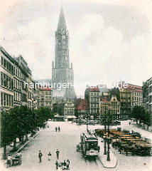 Altes Bild vom Pferdemarkt und der Hamburger Hauptkirche St. Jakobi; Straßenbahnhaltestelle und wartende Pferdefuhrwerke.