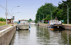 Schleuse Wusterwitz - Sportboote liegen in der Schleusenkammer. Verbindungsschleuse vom Elbe-Havel-Kanal zum Wendsee / Plauer See und Havel.