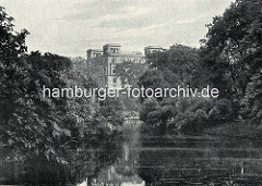 Alte Fotografie von den Hamburger Wallanlagen - Blick auf das Gebäude der Seewarte auf dem Stintfang.