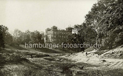 Alte Fotografie von den Hamburger Wallanlagen - Blick auf das Gebäude der Seewarte auf dem Stintfang.