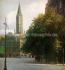 Altes Farbfoto vom Pferdemarkt in der Hamburger Altstadt - Kirchturm der St. Jacobi Kirche.