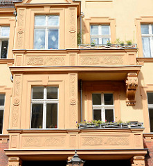 Balkons mit Jugendstilschmuck - Architektur in Neuruppin.