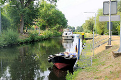 Warteplatz an der Selbstbedienungsschleuse Neu-Kaliß bei Kilometer 4,95 auf der Müritz Elde Wasserstraße.