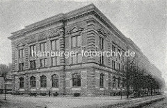 Alte Fotografie vom Naturhistorischen Museum am Steintorwall in der Hamburger Innenstadt - lks. Wohnhäuser bei den Mühren / Gängeviertel.