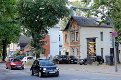 Gründerzeithäuser mit Fassadendekor, Wohnhäuser / Geschäftshäuser in der Oldesloer Straße - Hamburg Schnelsen.