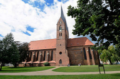 Klosterkirche Sankt Trinitatis - Das Gebäude ist eine gotische Backsteinkirche mit neugotischem Turmpaar. Die Kirche wurde ab der 1. Hälfte des 13. Jahrhunderts in mehreren Bauphasen errichtet.