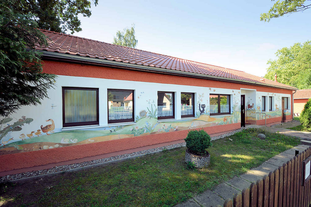 Stadt und Land Fotos Foto „Haus der Generationen, ehem. Kindergarten