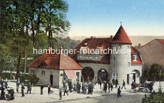 Historische Ansicht vom Rheinsberger Tor in Neuruppin; der 1914 errichtete Turm wurde dem von Schloss Rheinsberg nachempfunden.