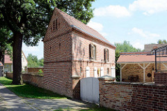 Alte Ziegelmauer - kleine Scheune in Wustrau / Fehrbellin.