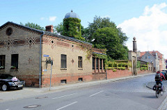 Aussenansicht vom Herrenhaus „Türkische Villa“ mit Wintergarten in Neuruppin. Alterssitz des Neuruppiner Kaufmanns Johann Christian Gentz, der ab 1853 den Tempelgarten in seiner heutigen Form begründet hat.