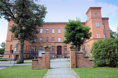 Stadtverwaltung / Rathaus der Stadt Neuruppin - ehem. Garnisionslazarett.