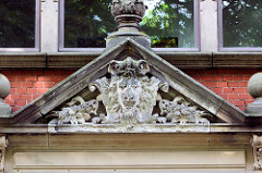 Fassadendekor am Landratsamt in Neuruppin; errichtet 1895 nach Entwürfen des Berliner Architekten Max Schilling.