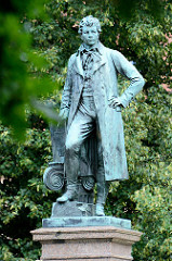 Denkmal Karl Friedrich Schinkel, der bedeutendste Architekt des deutschen Klassizismus, geboren 1781 in Neuruppin. Das Denkmal wurde 1883 errichtet, Bildhauer Max Wiese.