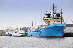 Versorgungschiff Blue Antares am Niedersachsenkai in Cuxhaven.