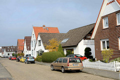 Wohnhäuser / Einzelhäuser am Rand von Duhnen / Cuxhaven, Sahlenburger Weg.