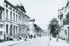 Historische Ansicht der Königsstraße in Wandsbek - lks. das alte Rathaus.