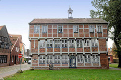 Lateinschule in Otterndorf - klassizistischer Fachwerkbau von 1614.