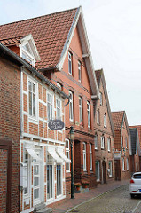 Wohnhäuser in einer schmalen Gasse in der Innenstadt von Otterndorf - Landeshäuser Straße