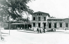 Altes Bild vom Empfangsgebäude des Wandsbeker Bahnhofs, eröffnet 1865.
