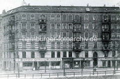 Historische Ansicht aus Hamburg Rothenburgsort, fünfstöckiges Wohngebäude / Eckhaus - Geschäfte im Erdgeschoss, Glaserei / Destillation Carl Henning Weinhandlung, Kohlenhändler / Steinkohle.