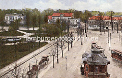 Alte colorierte Darstellung vom Wandsbeker Markt; re. Wartehäuschen der Strassenbahn. Pferdedroschken warten am Strassenrand - im Hintergrund Gebäude an der Schloßstraße.