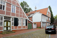 Historische Fachwerkhäuser in der Straße Himmelreich in Otterndorf - im Hintergründ die Rückseite der alten Lateinschule.