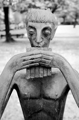 Faun - Skulptur in der Haydnstraße / Cuxhaven; Bildhauer Franz Rotten, 1966 - Kunst im öffentlichen Raum.