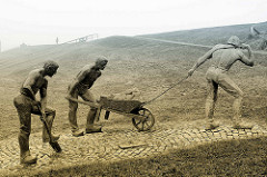Keen nich will dieken, de mutt wieken - Skulptur zum Gedenken an das Eindeichen in Otterndorf; Entwurf / Ausführung Bildhauer Müller-Belecke, 1996.