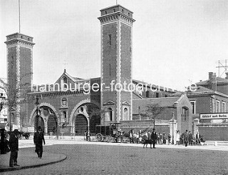 Altes Bild vom Empfangsgebäude vom Berliner Bahnhof am Deichtorplatz zwischen der Hamburger  Banksstraße und Amsinckstraße.