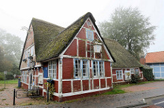 Fachwerkgebäude an der Schleusenstraße in Otterndorf - leerstehendes Gasthaus, steht unter Denkmalschutz.