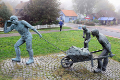 Keen nich will dieken, de mutt wieken - Skulptur zum Gedenken an das Eindeichen in Otterndorf; Entwurf / Ausführung Bildhauer Müller-Belecke, 1996.