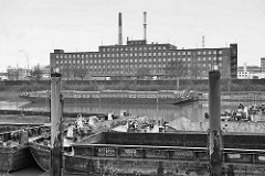 Blick über den Peutehafen zur Peutestraße - Industriearchitektur der ehem. GEG.