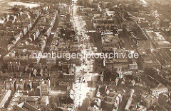 Altes Flugbild / Luftaufnahme von der Reeperbahn in Hamburg St. Pauli. Im oberen Bilddrittel re. der Spielbudenplatz und die Davidstraße - am Millerntor das Vergnügungs Trichter.