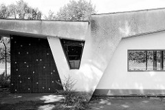 Architektur der 1960er Jahre - Torhaus / Pförtnerhaus in Hamburg Wilhelmsburg.