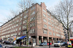 Architektur Hamburgs - Blick zum Altstädter Hof, Wohngebäude im Hamburger Kontorhausviertel; Kreuzung Mohlenhofstraße / Altstädter Stasse + Burchardtplatz.